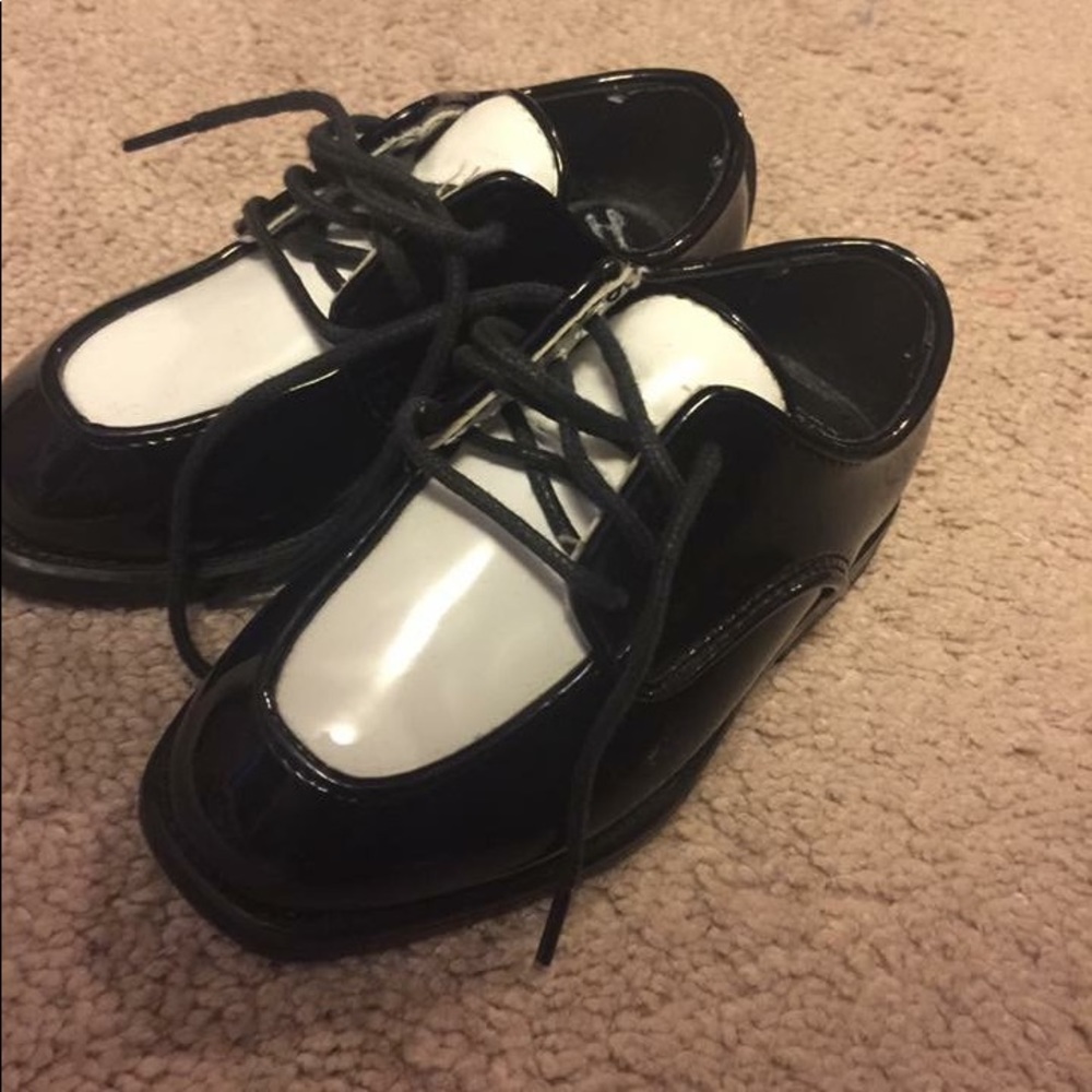 Boys saddle shoes